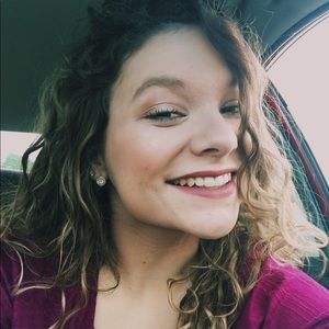 Meet your Posher, Alyssa